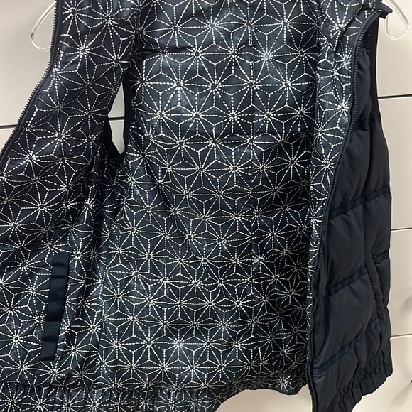 Lululemon Chilly Chill Puffy Vest Inkwell Sashico Star Ghost 4 REVERSIBLE SZ 4 - Picture 3 of 4